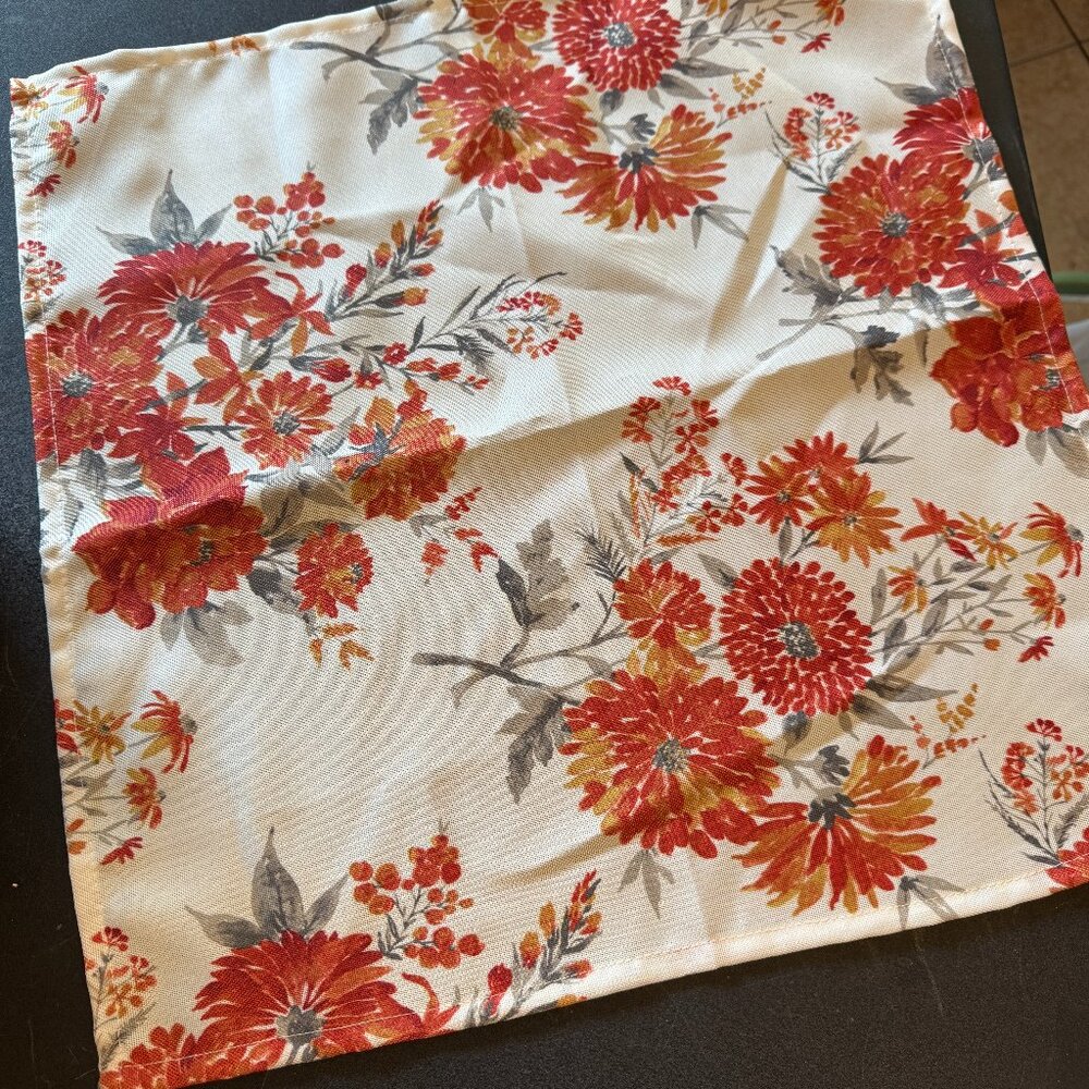 Set of 4 Cloth Napkins, Modern Floral, 18" (151)